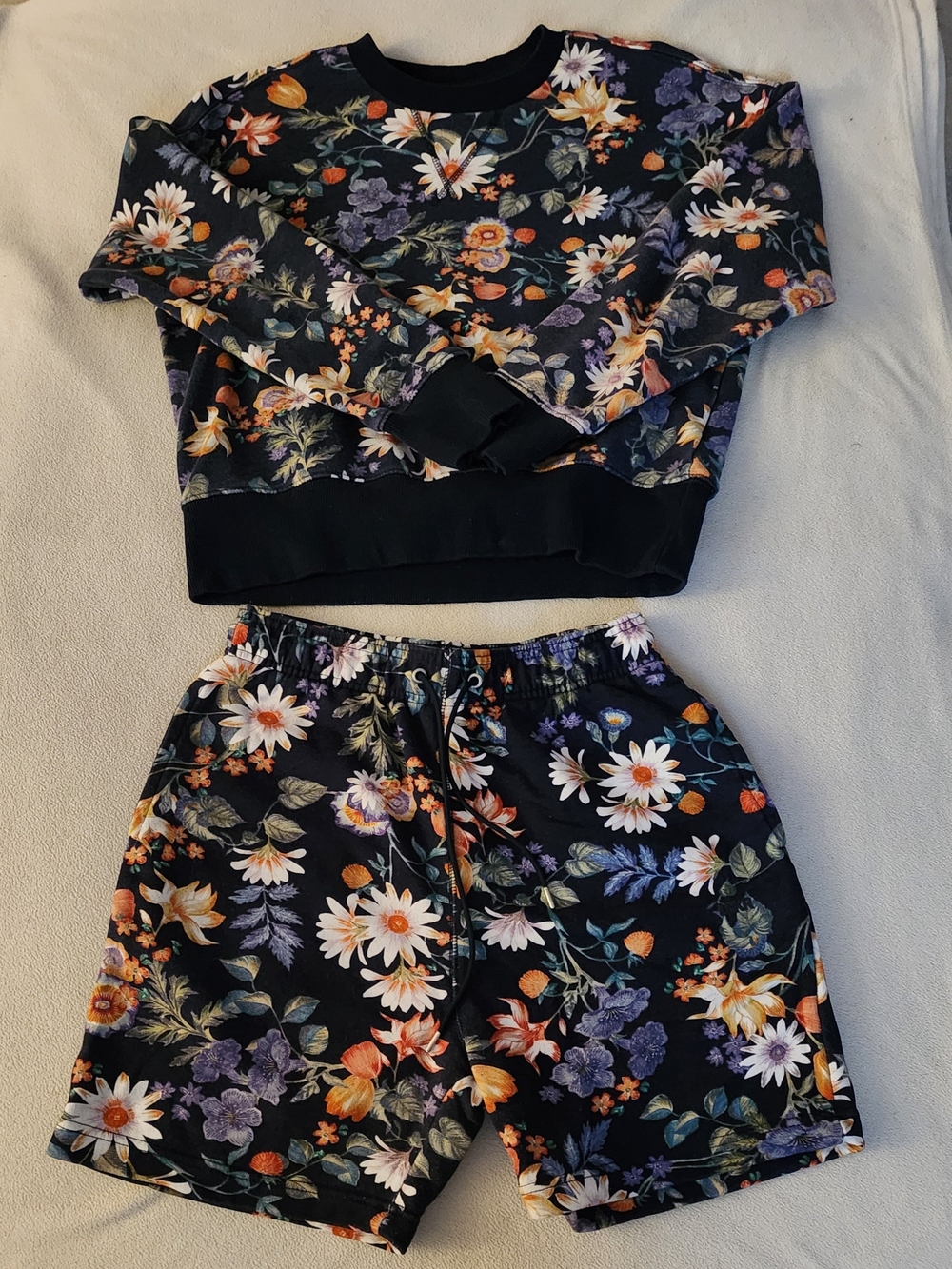 LCKR Foot Locker Navy Vintage Floral 2 Piece Sweatshirt & Shorts Unisex Small